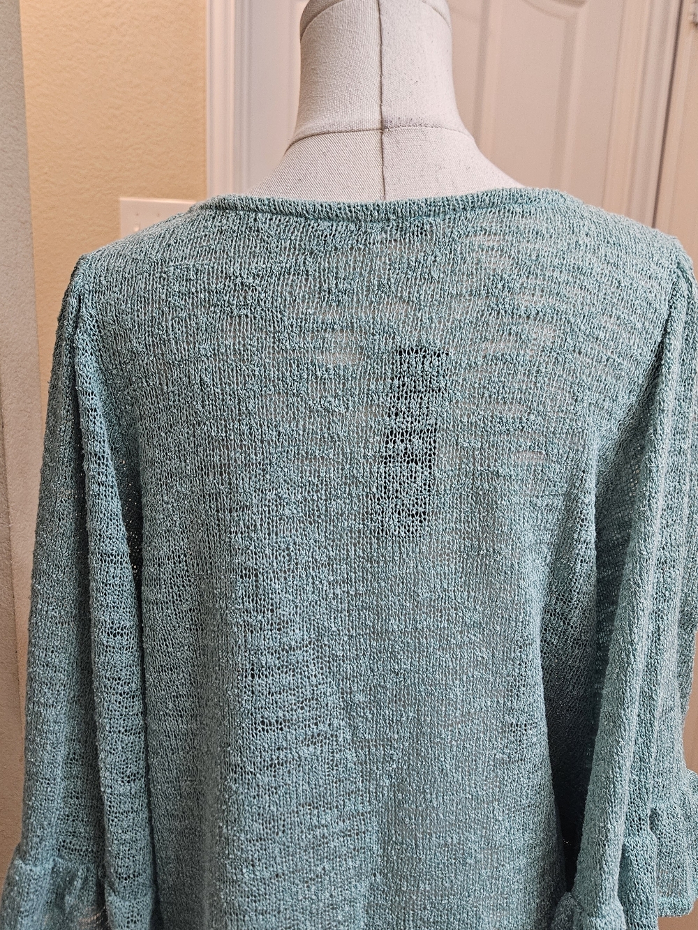 Nally & Millie Lightweight Knit Ruffle Sleeve Top – Size Small NWT - Picture 9 of 13